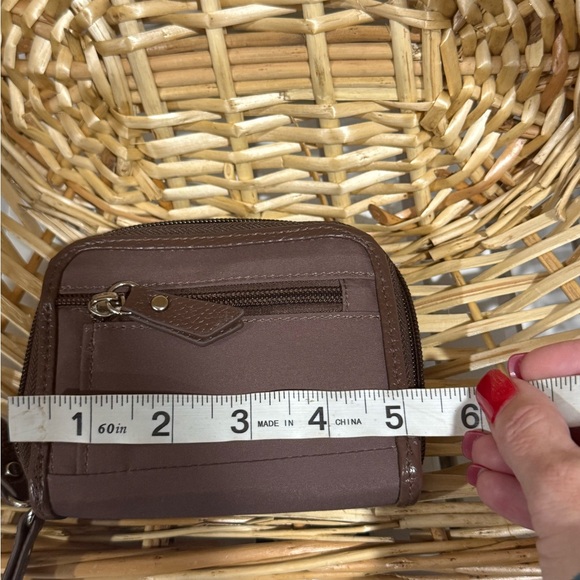 Chic Brown Zip Wallet - Picture 5 of 6